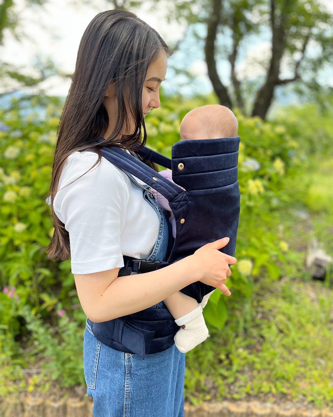 The Tiny Cuddles Velvet Carrier - Navy