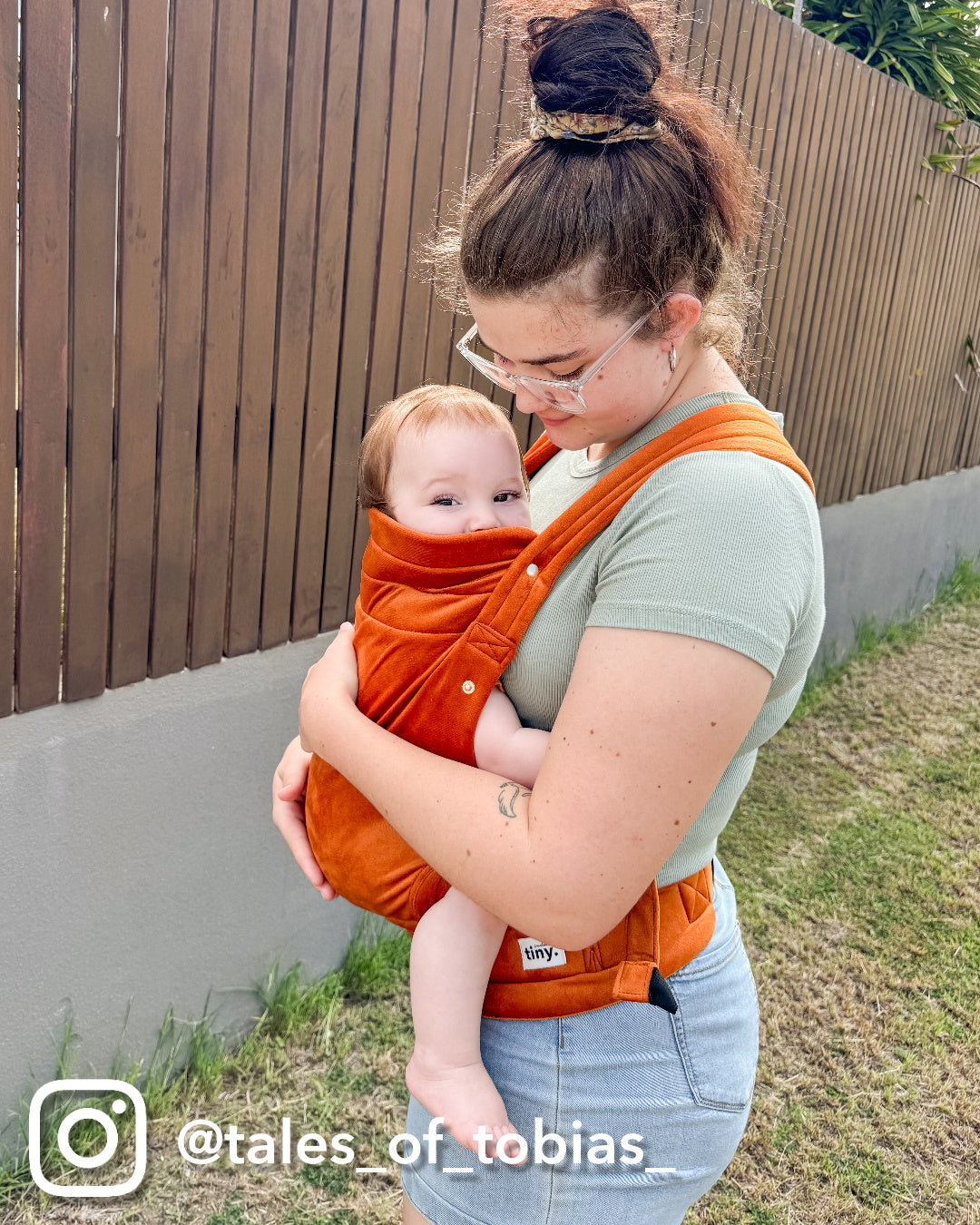 The Tiny Cuddles Velvet Carrier - Navy